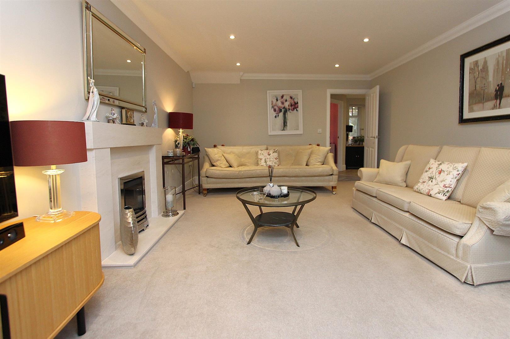 5 bed property in Norton Close, Stourbridge